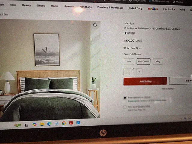 Brand new Nautica green comforter set. Full/Queen size. Super light & comfy