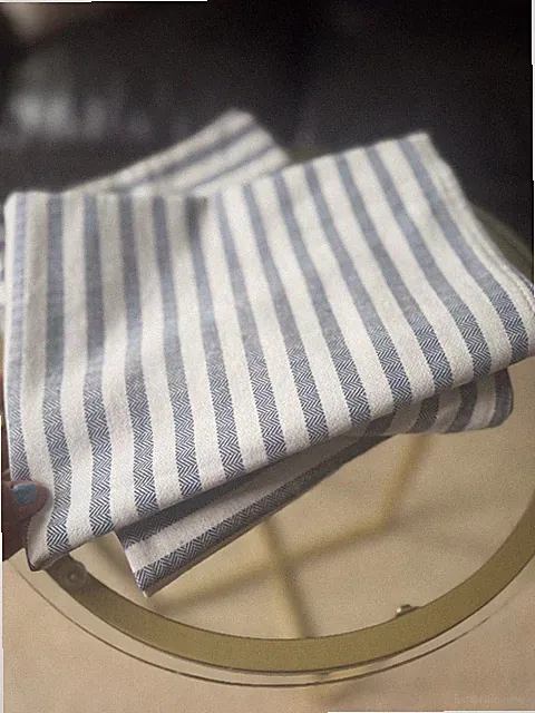 NAUTICA HOME standard pillow shams 2 discontinued style stripes