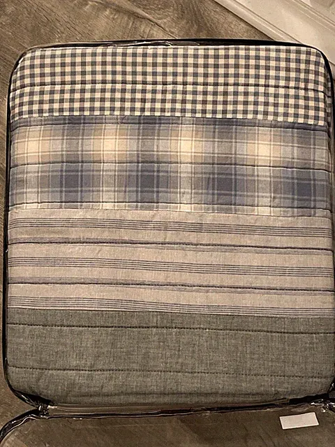 Nautica one King quilt with matching pillow shams
